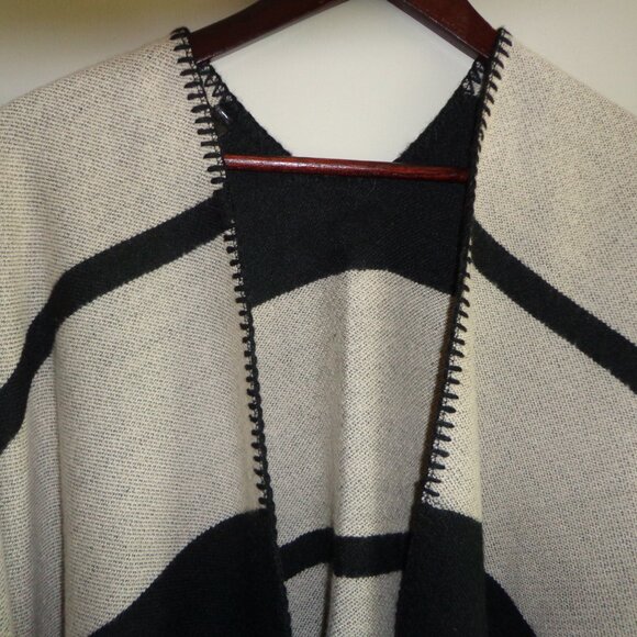 NWOT JACK & MISSY WRAPSODAY WRAP SHRUG O/S BLACK/NATURAL WHIP STITCHING - Picture 5 of 13